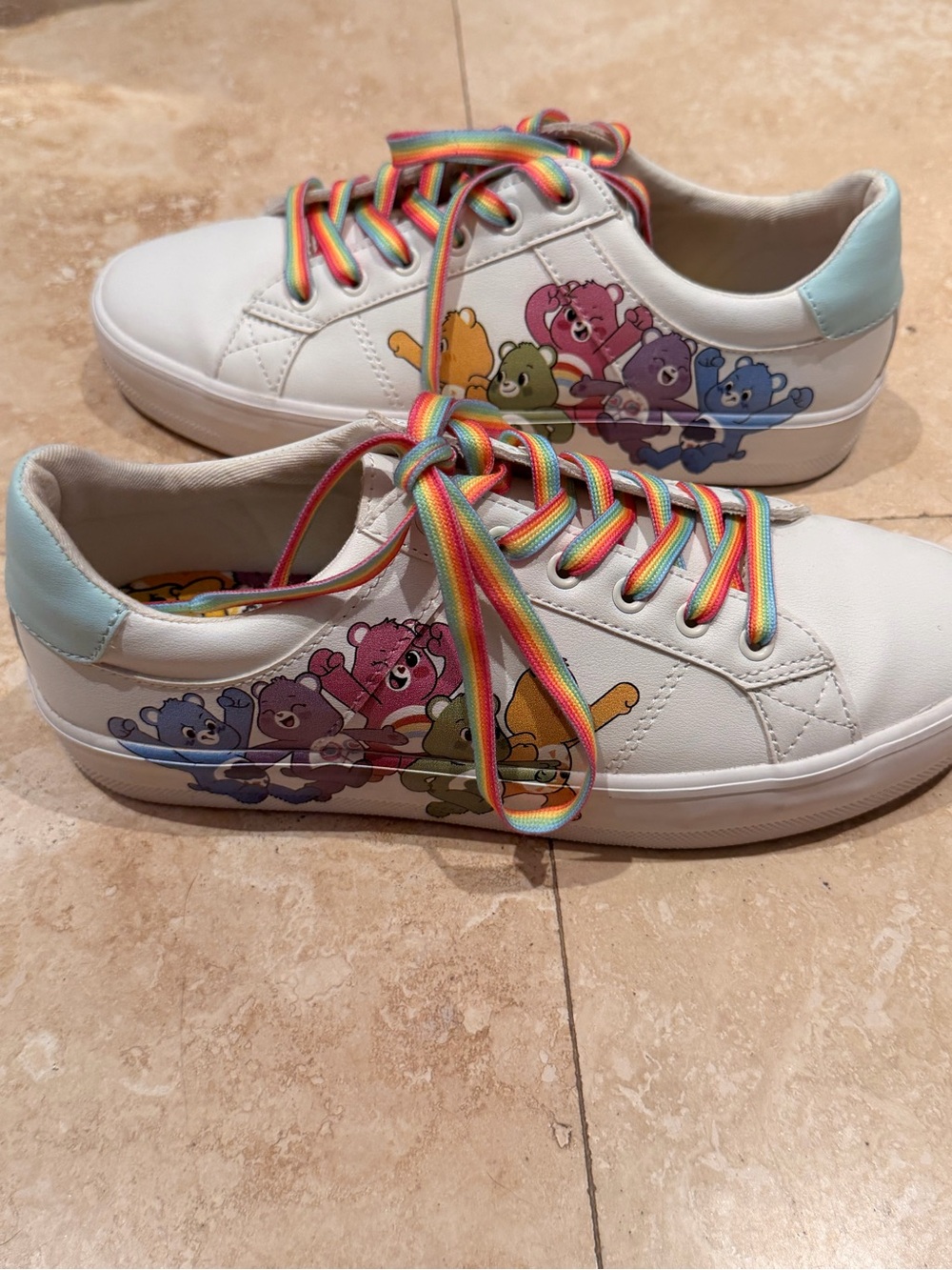 Pull&Bear White Low-Top Sneakers with Rainbow Laces and Pastel Heel
